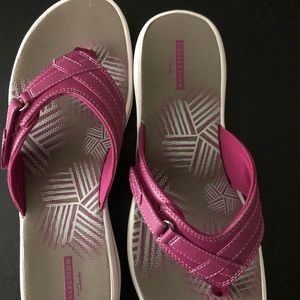 Brand new never worn Breeze Sea Clark’s Sandals